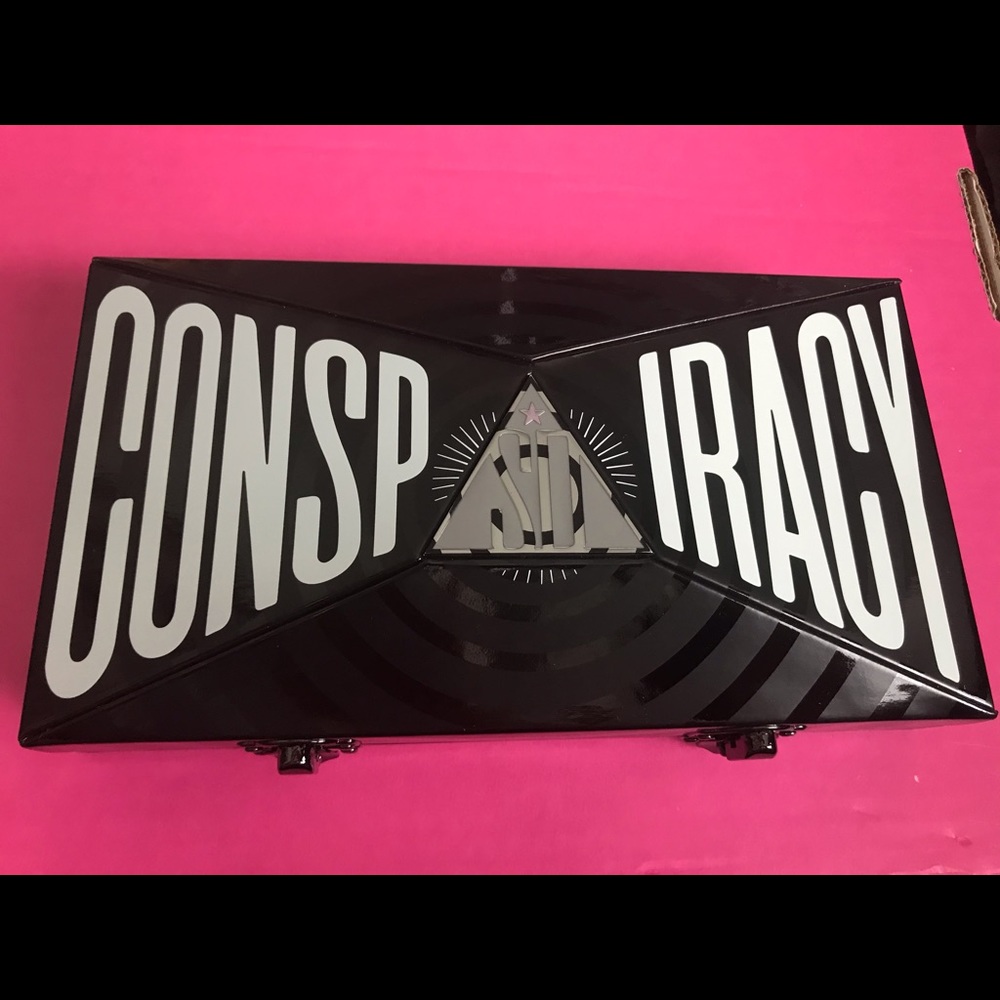 Conspiracy makeup palette